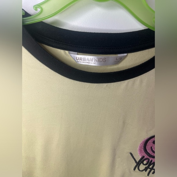 Hi, selling this bonny shirt for kids in size L. - Picture 2 of 5